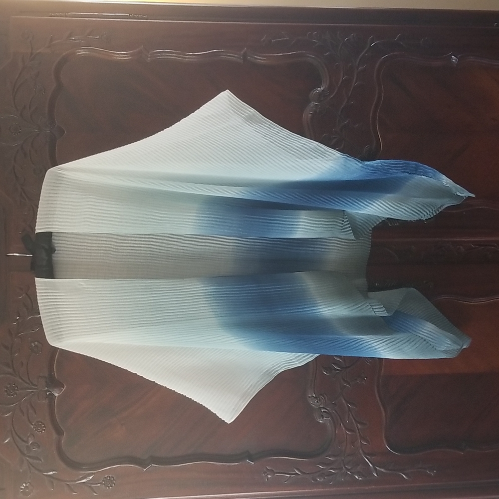 OS teal white kimono accordion pleats blue